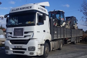 Deprem Bölgesine Gönderilmek Üzere Kepçelerimiz Yola Çıktı